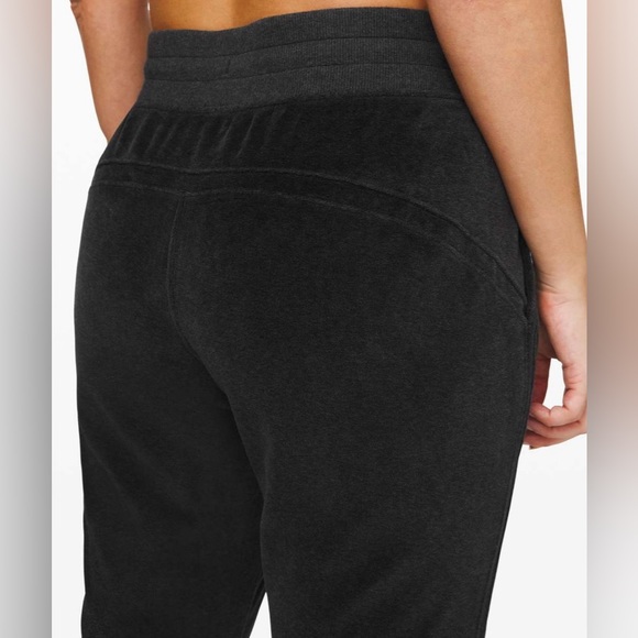 NWOT Women’s Sz 6 (30” Waist) Lululemon Warm Down Joggers Velour Heathered Black - Picture 5 of 13